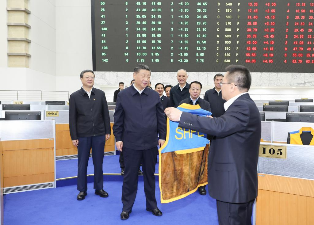 Chinese President Xi Jinping, also general secretary of the Communist Party of China (CPC) Central Committee and chairman of the Central Military Commission, inspects the Shanghai Futures Exchange in east China's Shanghai, Nov. 28, 2023. Photo: Xinhua