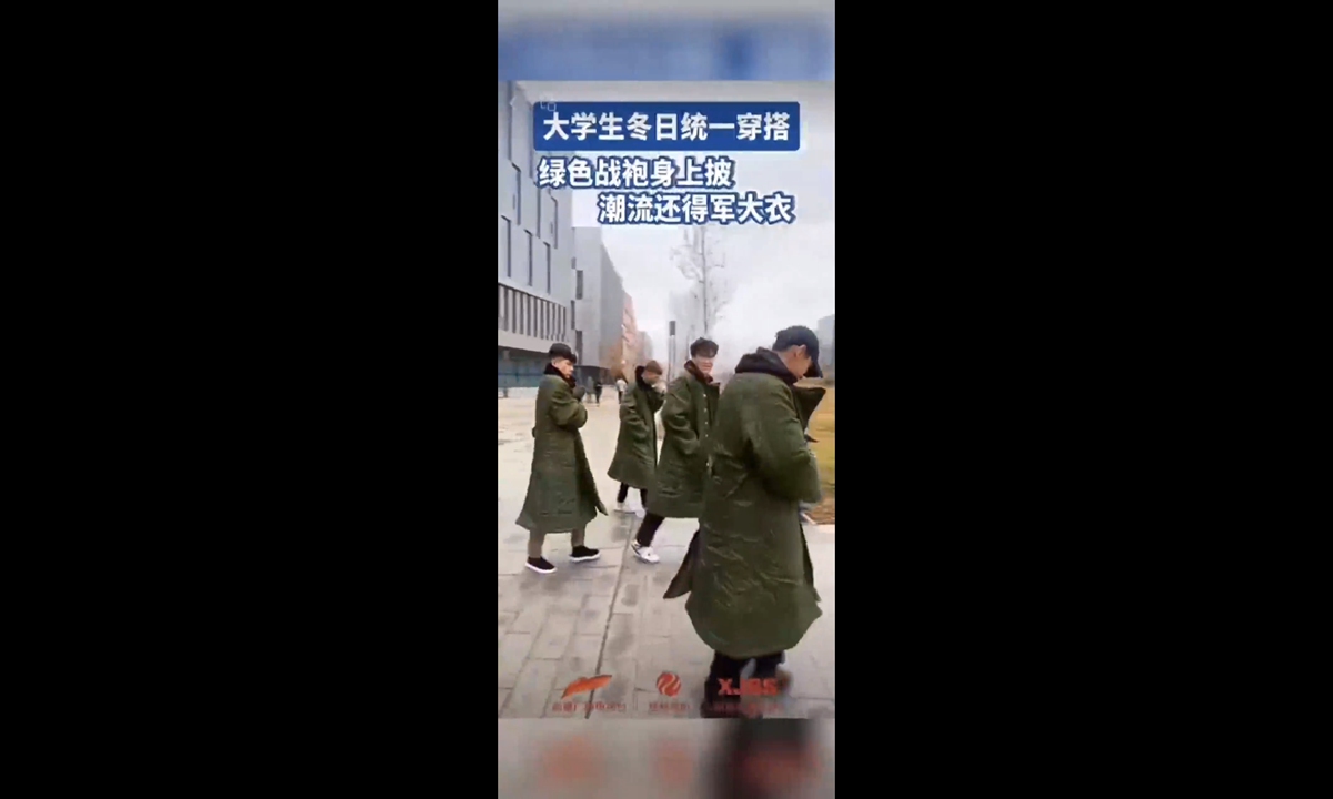 College students in Xinjiang wear old-fashioned green overcoats to stay warm. Photo: Screenshot from the Xinjiang Daily