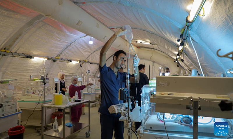 Medical personnel work at a temporary hospital in the southern Gaza Strip city of Khan Younis Dec. 2, 2023. (Photo: Xinhua)