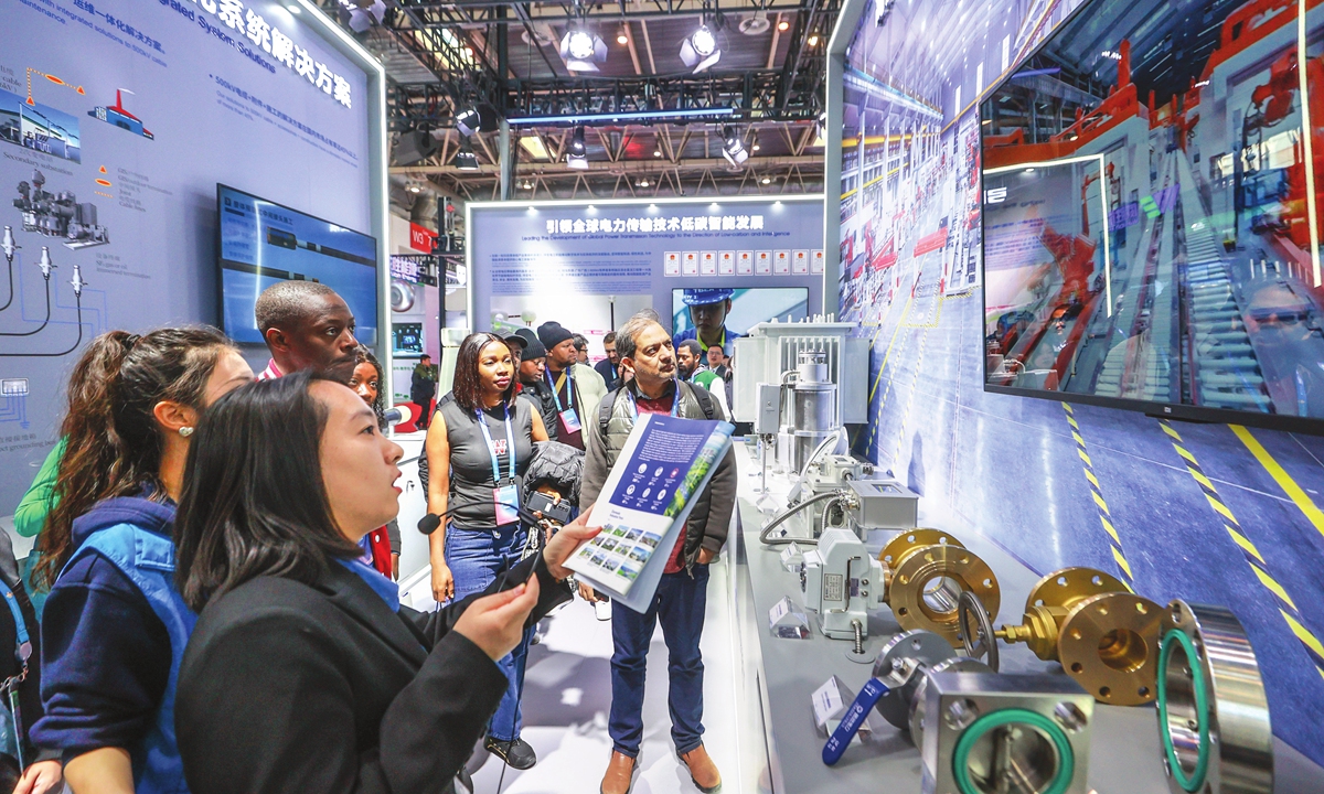 Foreign visitors tour the first China International Supply Chain Expo in Beijing on December 2,<strong></strong> 2023. Photo: cnsphoto