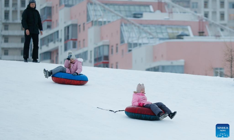 People have fun at a park in Moscow, Russia, Dec. 2, 2023. (Photo: Xinhua)