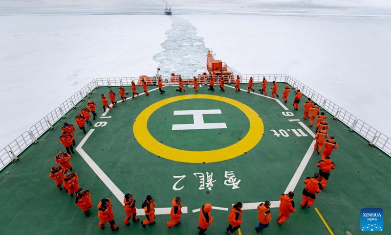 Members for a new scientific research station at the Ross Sea jog on China's research icebreaker Xuelong 2, Dec. 3, 2023. China's research icebreaker Xuelong 2 and its companion cargo vessel Tian Hui are now sailing through ice floes. (Photo: Xinhua)