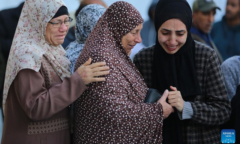 People mourn for victims killed in airstrikes in central Gaza Strip city of Deir el-Balah, Dec. 3, 2023. (Photo: Xinhua)