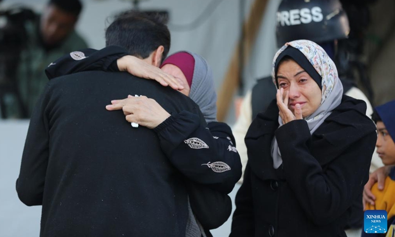 People mourn for victims killed in airstrikes in central Gaza Strip city of Deir el-Balah, Dec. 3, 2023. (Photo: Xinhua)