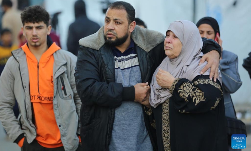 People mourn for victims killed in airstrikes in central Gaza Strip city of Deir el-Balah, Dec. 3, 2023. (Photo: Xinhua)