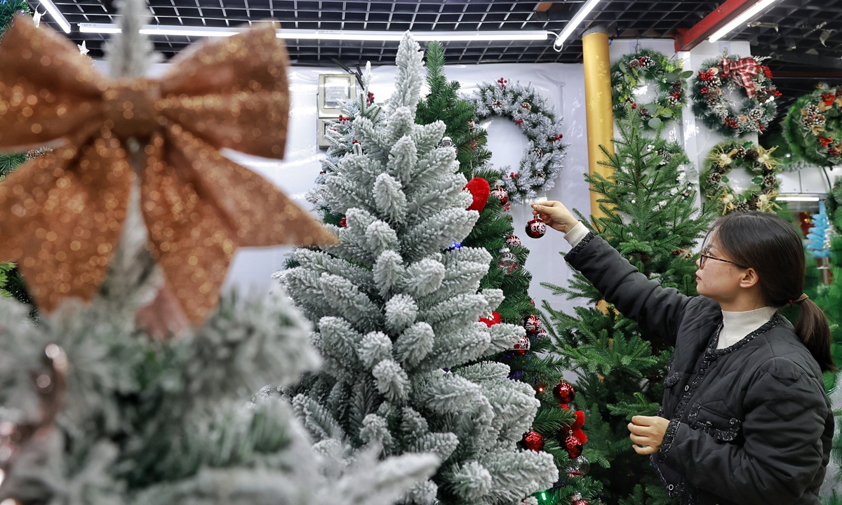 A vendor at the Yiwu International Trade Market in Yiwu, East China's Zhejiang Province on December 4, 2023 Photo: Li Hao/GT