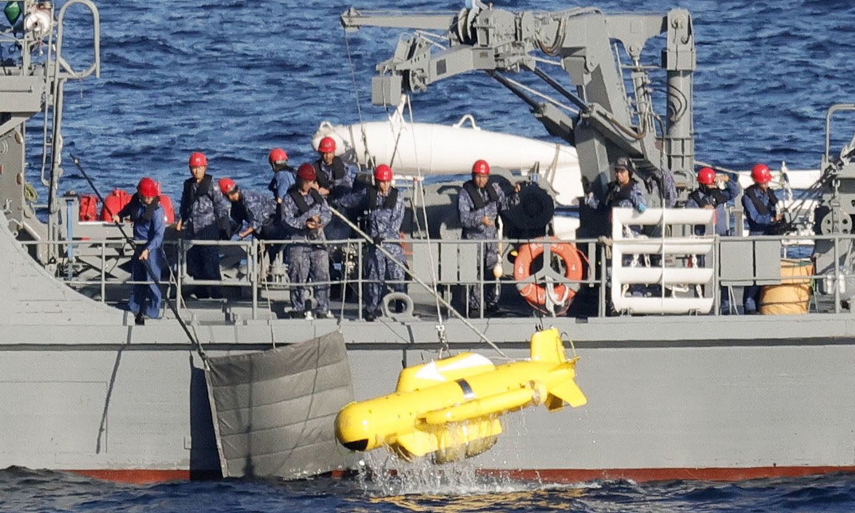 Japan Maritime Self-Defense Force members stand on a vessel on December 6, 2023, as search efforts continue in waters around the November 29 crash site of a US military CV-22 Osprey aircraft off the island of Yakushima in the southwestern Japan prefecture of Kagoshima. The US Air Force has identified all eight airmen killed in the Osprey crash, according to US media. Photo: VCG