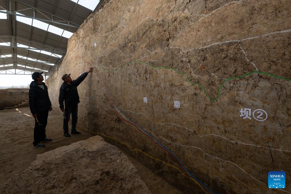 Archeologists work at the relics site of the Xiongjialing Dam in Jingmen, central China's Hubei Province, Dec. 4, 2023. The Xiongjialing Dam, which was initially built around 5,100 years ago, is part of the Qujialing relics site in the city of Jingmen, central China's Hubei Province. The dam, complete with a reservoir and spillway, has been identified as China's earliest known water conservancy project.(Photo: Xinhua)