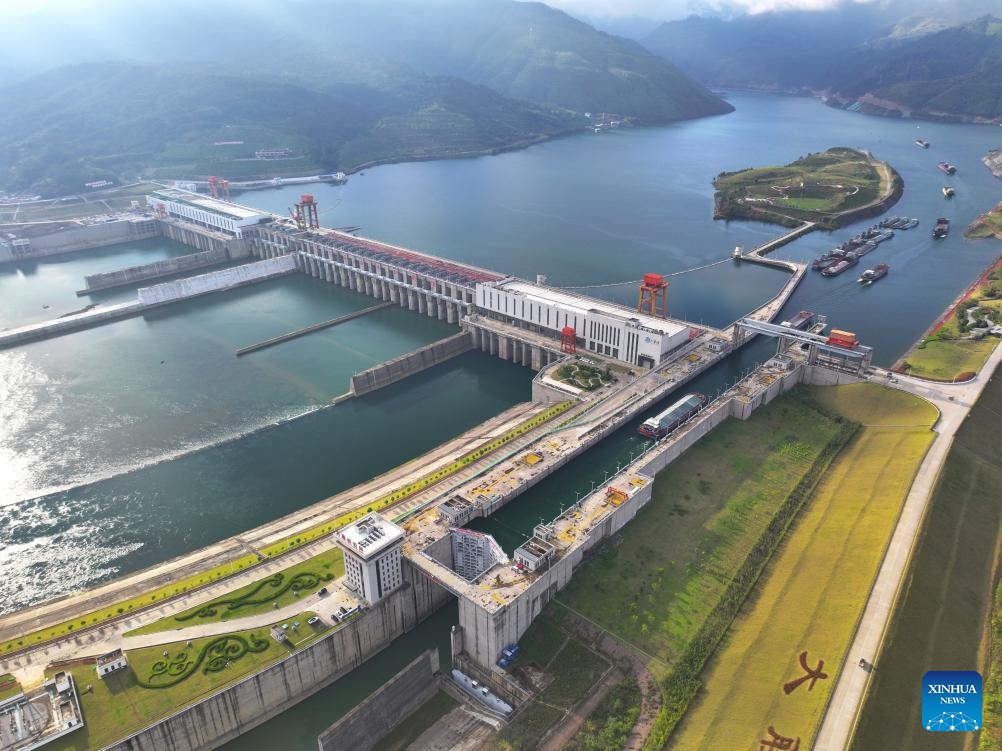 This aerial photo taken on Dec. 4, 2023 shows the ship lock of the Dateng Gorge Water Conservancy project in Guiping City, south China's Guangxi Zhuang Autonomous Region. The Dateng Gorge Water Conservancy project, started in 2014, is a crucial part of the country's water network to control floods, facilitate shipping, generate electricity, and provide irrigation. The core construction phase of this project was completed in September this year.(Photo: Xinhua)