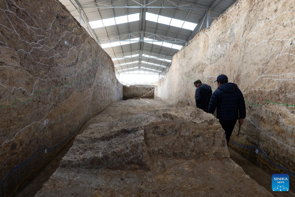 Archeologists work at the relics site of the Xiongjialing Dam in Jingmen, central China's Hubei Province, Dec. 4, 2023. The Xiongjialing Dam, which was initially built around 5,100 years ago, is part of the Qujialing relics site in the city of Jingmen, central China's Hubei Province. The dam, complete with a reservoir and spillway, has been identified as China's earliest known water conservancy project.(Photo: Xinhua)