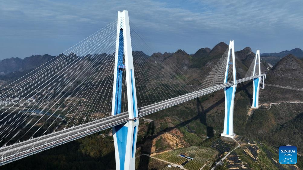 This aerial photo taken on Dec. 6, 2023 shows the Pingtang grand bridge in Pingtang County, southwest China's Guizhou Province. Due to the large number of bridges, their types, and the complex technologies used in the construction of the bridges, Guizhou is known as the museum of world bridges. For years, the province has developed tourism drawing upon these bridges to boost economic growth.(Photo: Xinhua)