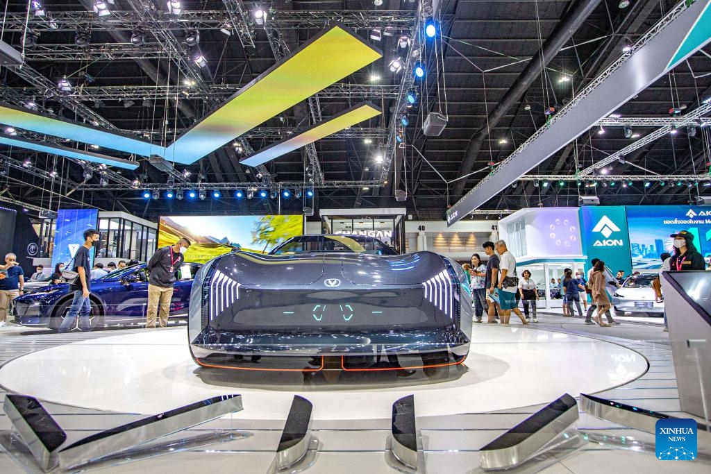 Visitors look at a Changan VIIA during the 40th Thailand International Motor Expo in Bangkok, Thailand, Dec. 6, 2023. The 40th Thailand International Motor Expo 2023 will last until Dec. 11.(Photo: Xinhua)