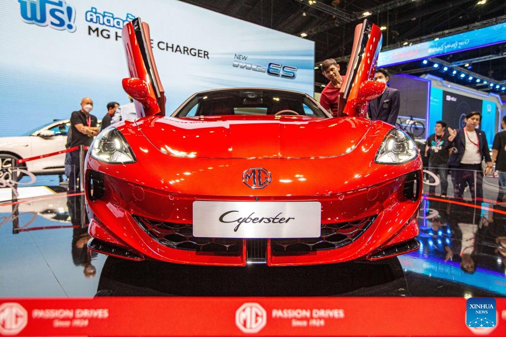 Visitors look at a MG Cyberster during the 40th Thailand International Motor Expo in Bangkok, Thailand, Dec. 6, 2023. The 40th Thailand International Motor Expo 2023 will last until Dec. 11.(Photo: Xinhua)