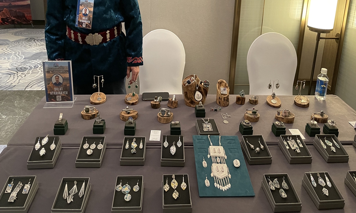 Kazakhstan Jewelry artist, Bolat Atraubaev's distinctive works made of silver, golden and gemstones.Photo: Hou Xiangjun/GT