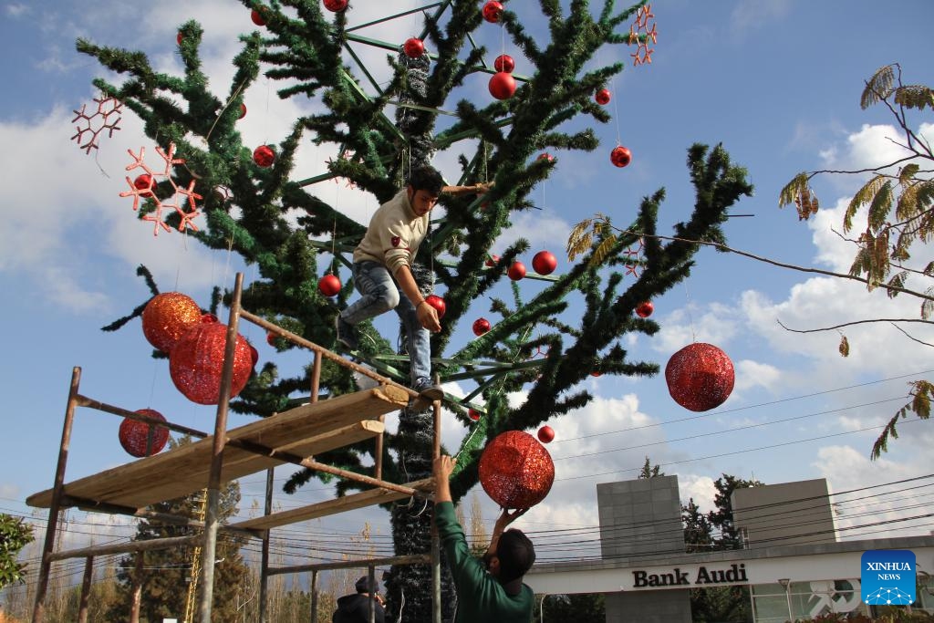 People prepare Christmas decorations in Marjeyoun, Lebanon, Dec. 6, 2023.(Photo: Xinhua)