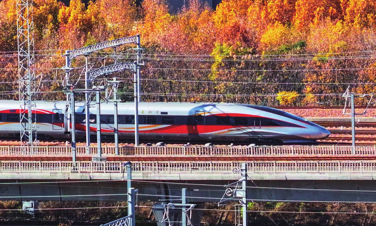 A bullet train departs from Zhengzhou East Railway Station in Central China's Henan Province to Qingdao, East China's Shandong Province on December 8, 2023, marking the launch of a new high-speed railway route linking Jinan in Shandong and Zhengzhou. The Jinan-Zhengzhou High-speed Railway cuts the fastest running time of bullet trains between the two cities by 89 minutes to 103 minutes. Photo: VCG