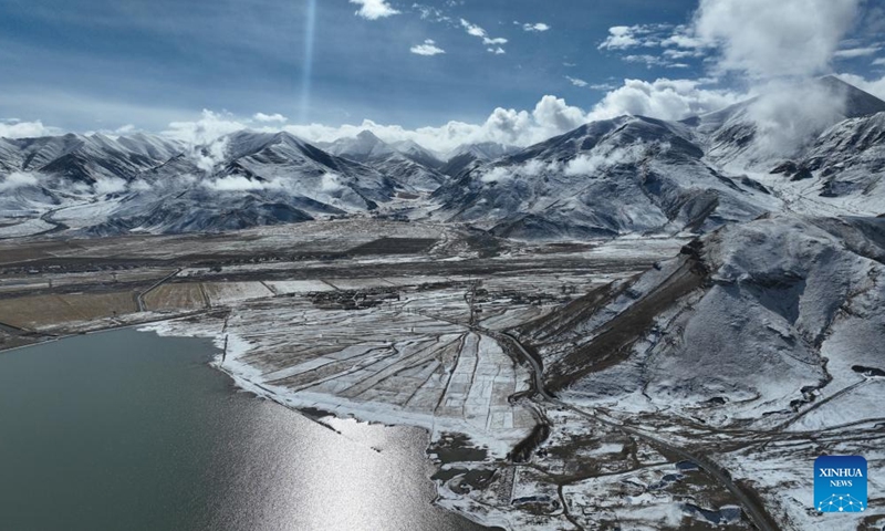 This aerial photo taken on Dec. 8, 2023 shows snow scenery in Lhunzhub County of Lhasa, southwest China's Xizang Autonomous Region. (Photo: Xinhua)