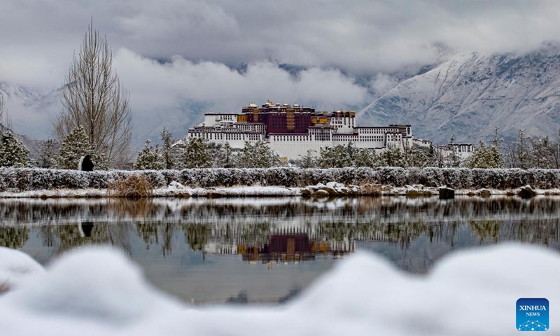 This photo taken on Dec. 8, 2023 shows the Potala Palace after snow in Lhasa, southwest China's Xizang Autonomous Region. (Photo: Xinhua)