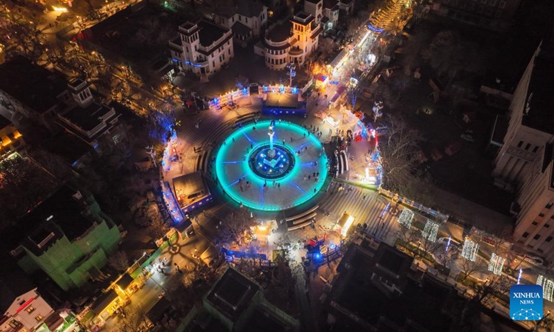 This aerial photo shows an ice rink in a public square of the Italian Style Area in Tianjin, north China, Dec. 9, 2023. (Photo: Xinhua)