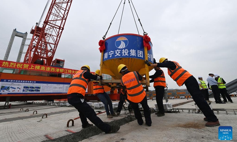 Workers work at the construction site of Xijin Yujiang grand bridge on Shanglin-Hengzhou expressway in south China's Guangxi Zhuang Autonomous Region, Dec. 10, 2023. The two sides of the 1,190-meter-long bridge were joined together on Sunday. (Photo: Xinhua)