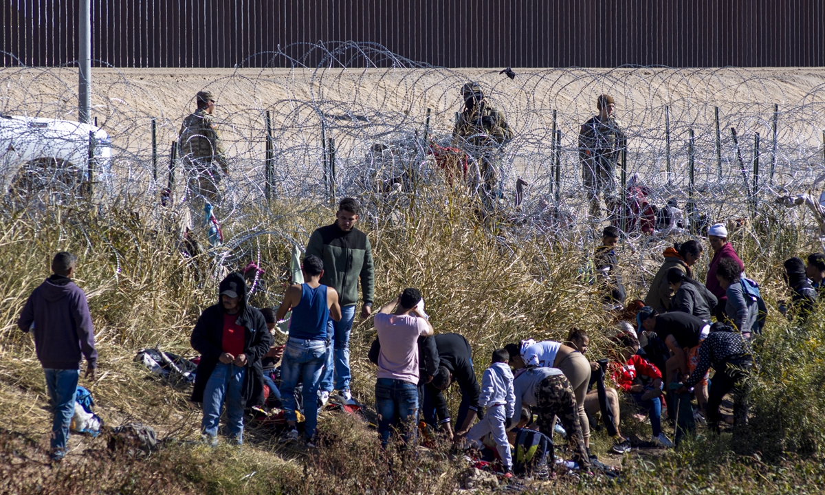 

Hundreds of migrants of different nationalities cross the Rio Grande on December 10 local time, 2023, attempting an irregular border crossing between Mexico and the US. Several judges in the state of Texas have called for the enforcement of SB4, a law that will enable the detention of migrants crossing the Rio Grande as a Class B misdemeanor. The law is expected to come into effect in March 2024. Photo: VCG