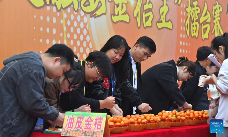 Judges perform comprehensive evaluation during a kumquat competition in Rong'an County, south China's Guangxi Zhuang Autonomous Region, Dec. 10, 2023. (Photo: Xinhua)