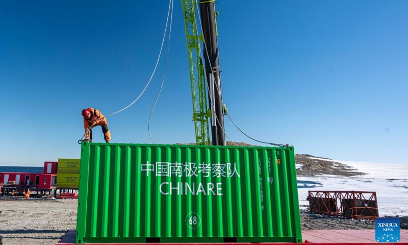 A member of China's 40th Antarctic expedition team unloads a container along the coastal areas of the Ross Sea, Dec. 10, 2023. A new scientific research station will be established along the coastal areas of the Ross Sea during this expedition, becoming China's fifth research station in Antarctica and the third permanent ones, after the Changcheng and Zhongshan stations. (Photo: Xinhua)