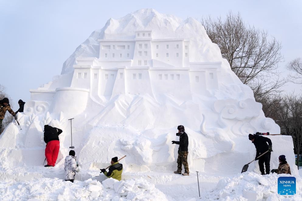 NE China's Harbin embraces coming of tourism boom with snow sculptures ...