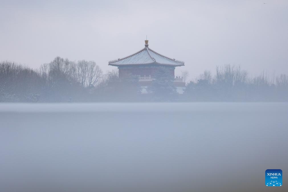 This photo taken on Dec. 11, 2023 shows the snow scenery of the Beijing Garden Expo Park in Beijing, capital of China.(Photo: Xinhua)