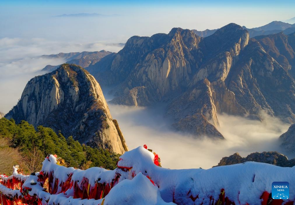 This photo taken on Dec. 12, 2023 shows the snow scenery of Huashan Mountain in Weinan, northwest China's Shaanxi Province.(Photo: Xinhua)