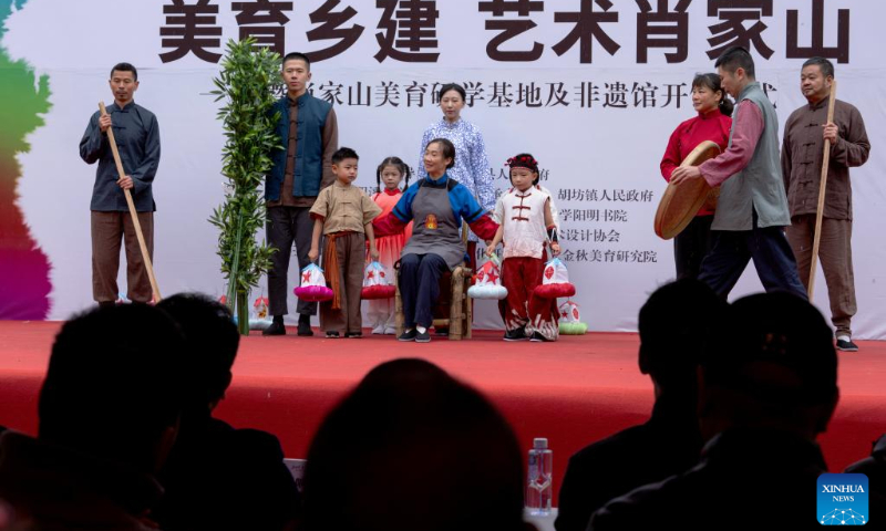 A performance is staged during the opening ceremony of Xiaojiashan aesthetic education research base and an intangible cultural heritage museum in Xiaojiashan Village of Sanming City, southeast China's Fujian Province, Dec. 16, 2023. (Xinhua/Wei Peiquan)