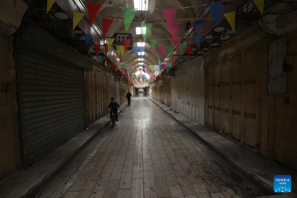 Photo taken on Dec. 11, 2023 shows closed stores in the West Bank city of Nablus. A comprehensive strike in the West Bank and east Jerusalem in protest of Israel's ongoing offensive in the Gaza Strip paralyzed all aspects of life in those Palestinian territories on Monday.(Photo: Xinhua)