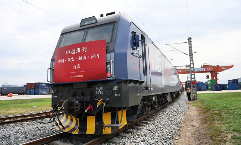 A China-Vietnam freight train pulls out of Xi'an international port in Xi'an, northwest China's Shaanxi Province, Aug. 23, 2022. (Photo: Xinhua)