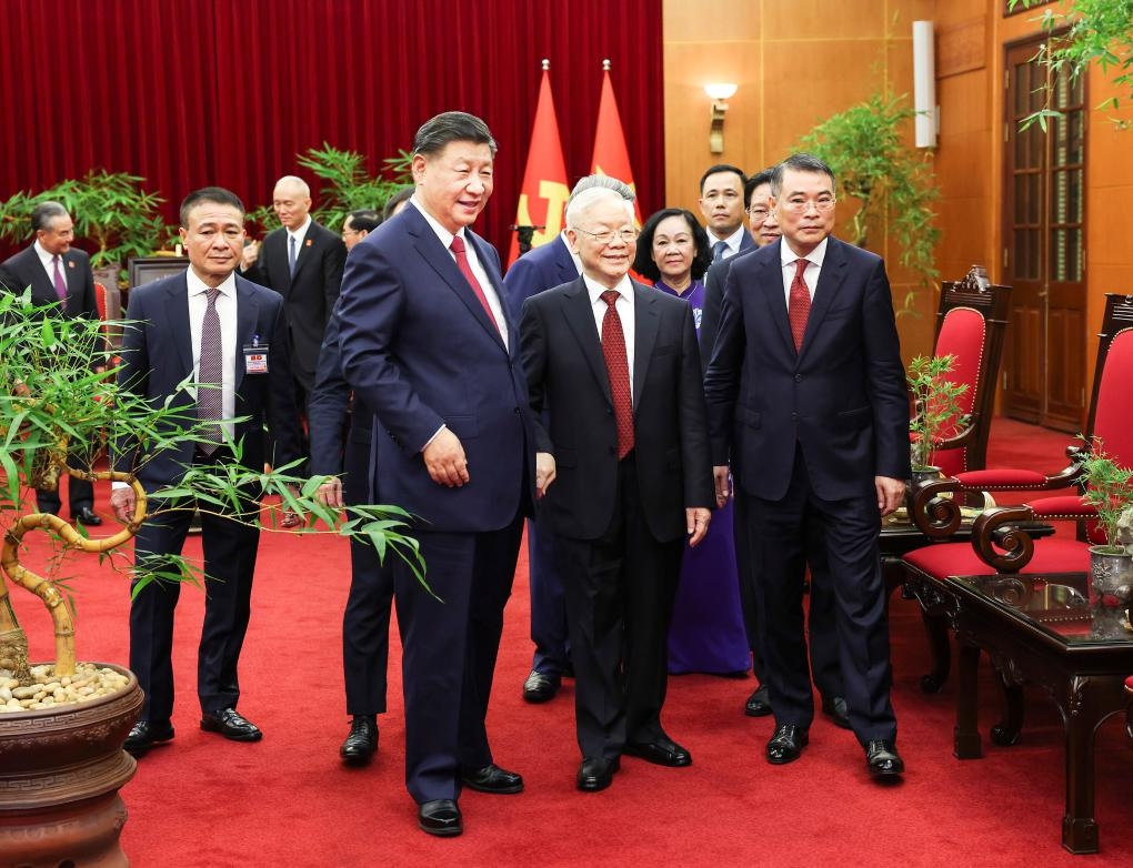 General Secretary of the Communist Party of Vietnam Central Committee Nguyen Phu Trong invites General Secretary of the Communist Party of China Central Committee and Chinese President Xi Jinping to have a small chat over tea in Hanoi, capital of Vietnam, Dec. 12, 2023. Upon Xi's arrival in Hanoi, he had a meeting with Trong on Tuesday. (Photo: Xinhua/Pang Xinglei)