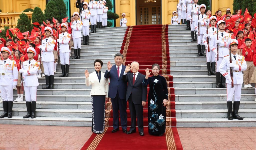 General Secretary of the Communist Party of China Central Committee and Chinese President Xi Jinping attends a welcome ceremony held by General Secretary of the Communist Party of Vietnam Central Committee Nguyen Phu Trong in Hanoi, capital of Vietnam, Dec. 12, 2023. Upon Xi's arrival in Hanoi, he had a meeting with Trong on Tuesday. (Photo: Xinhua/Ju Peng)