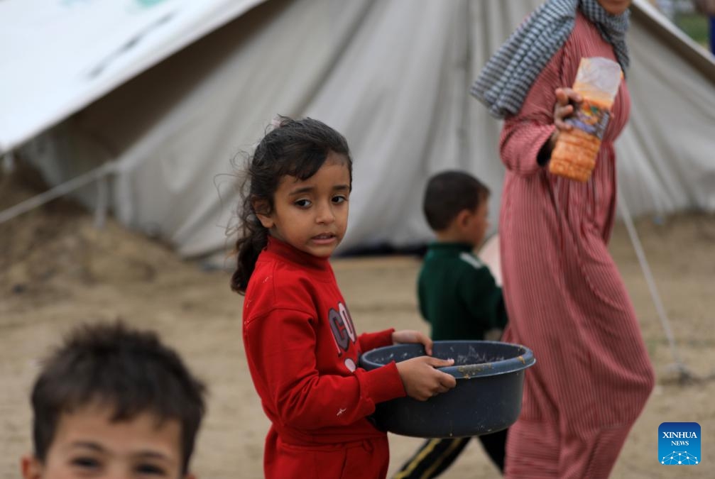 Palestinian children are seen at a temporary shelter in the southern Gaza Strip city of Rafah, on Dec. 13, 2023. Hamas leader Ismail Haniyeh said on Wednesday that the Gaza-ruling Palestinian faction is ready to discuss with Israel any arrangement or initiative that could lead to a ceasefire in Gaza.(Photo: Xinhua)