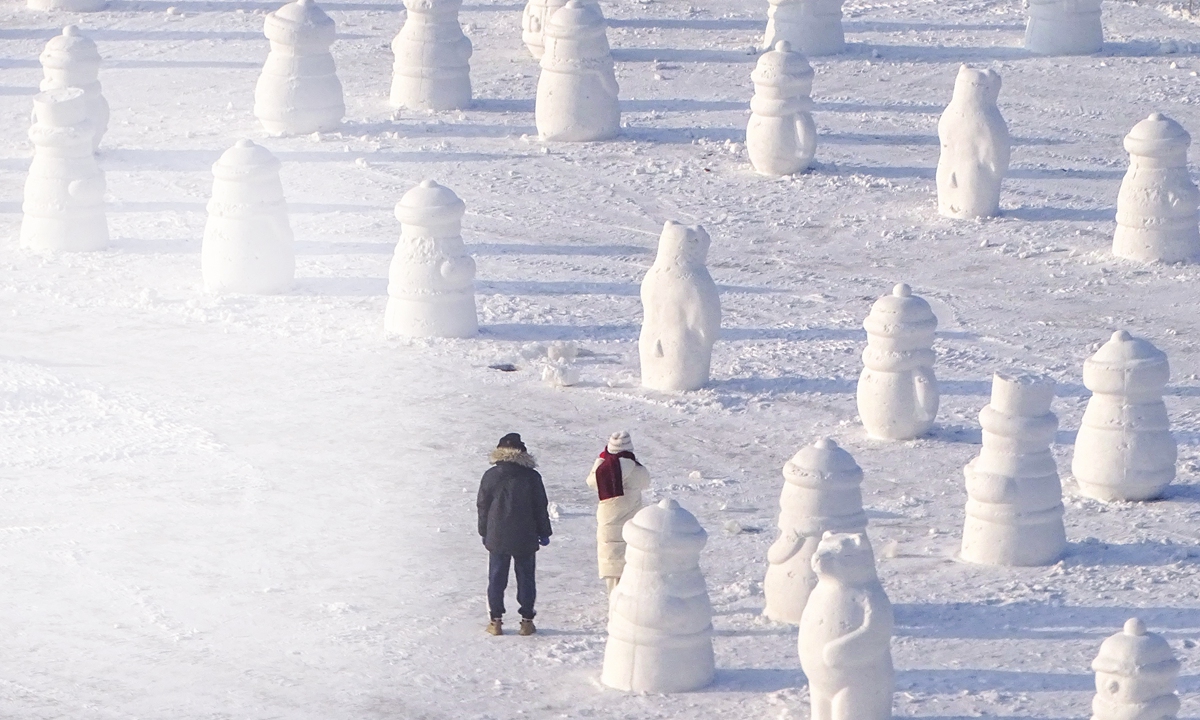 A giant array of snowmen is seen on the Songhua River in Harbin, Northeast China's Heilongjiang Province on January 2, 2024. Photo: IC