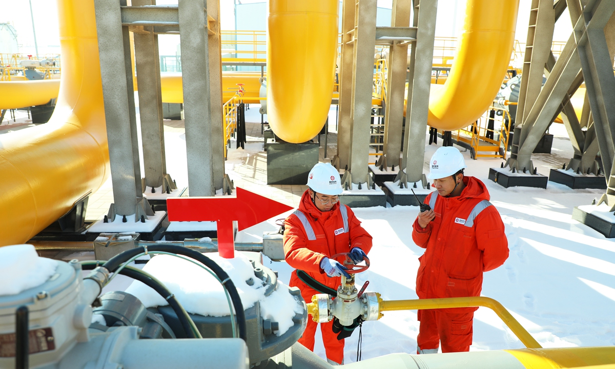 Technicians conduct winter inspections of natural gas pipelines in Tangshan, North China's Hebei Province on December 17, 2023. With the arrival of cold waves in many areas, local authorities organized technical personnel to inspect the gas pipelines, eliminating safety hazards to ensure a reliable gas supply for production and daily life in low-temperature conditions. Photo: VCG