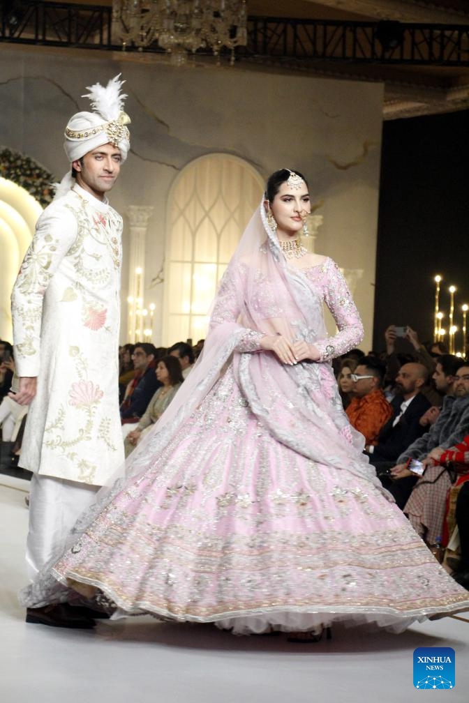 Models present creations on the last day of the Bridal Couture Week in Lahore, Pakistan, Dec. 17, 2023.(Photo: Xinhua)