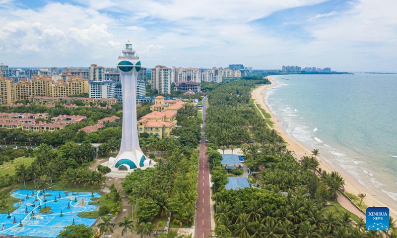 This aerial photo taken on June 25, 2023 shows the scenery along the Hainan coastal highway for sightseeing in Qionghai, south China's Hainan Province. The opening ceremony of the Hainan coastal highway for sightseeing was held in Haikou on Monday. This 988-kilometer ring road connects most bays, capes, specialty townships, scenic spots and resorts along the coast of this island province.(Photo: Xinhua)