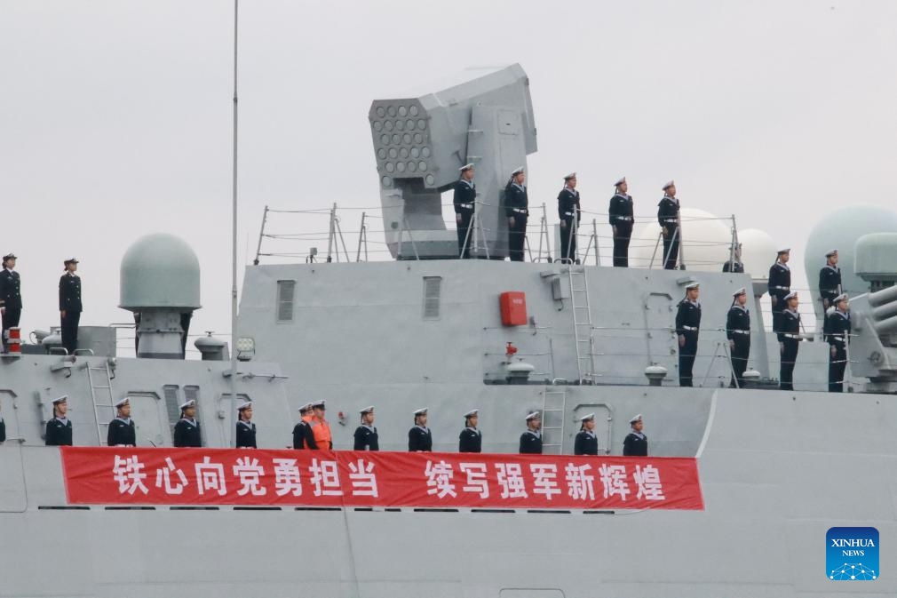 Soldiers line up on the deck in Zhoushan, east China's Zhejiang Province, Dec. 18, 2023. A Chinese navy fleet returned to the port city of Zhoushan in Zhejiang Province, east China, on Monday after completing escort missions.(Photo: Xinhua)