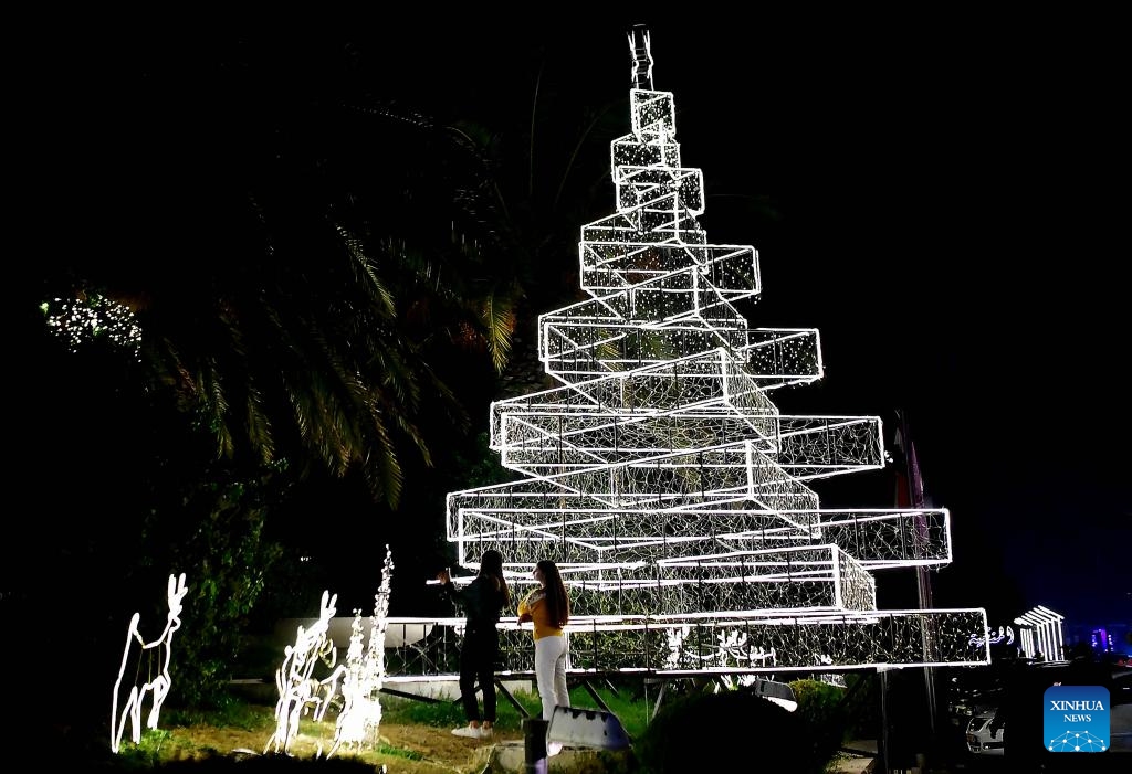 People view festive decorations in Damascus, Syria, on Dec. 19, 2023.（Photo: Xinhua)