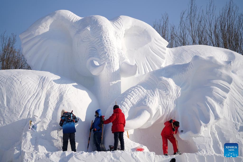 Sculptors work on a giant snow sculpture at the Sun Island scenic area in Harbin, northeast China's Heilongjiang Province, Dec. 19, 2023. Sculptors have been busy with snow sculpture works for the upcoming 36th Sun Island International Snow Sculpture Expo in Harbin.（Photo: Xinhua)