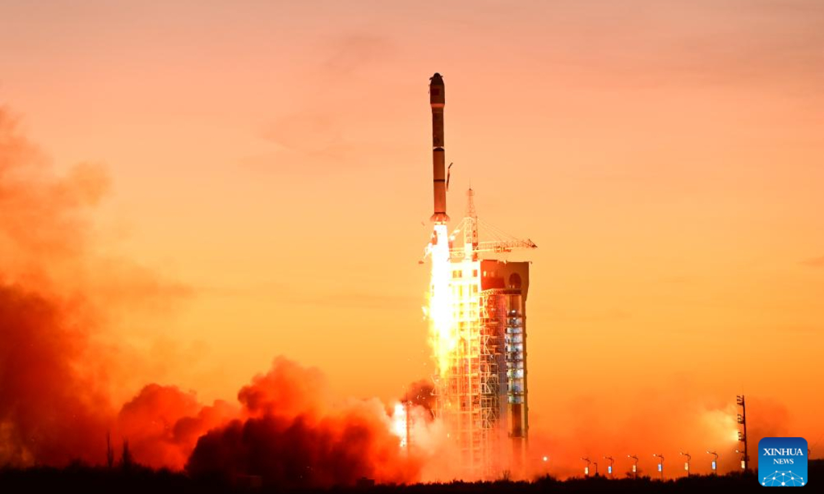 A Long March-2C carrier rocket carrying a test satellite for satellite internet technologies blasts off from the Jiuquan Satellite Launch Center in northwest China on Dec 30, 2023. The satellite was launched at 8:13 am (Beijing Time), and successfully entered its preset orbit. Photo:Xinhua