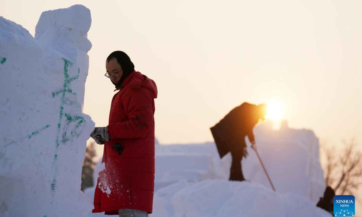 A contestant works on a snow sculpture at the 30th National Snow Sculpture Contest in Harbin, northeast China's Heilongjiang Province, Dec 28, 2023. Photo:Xinhua