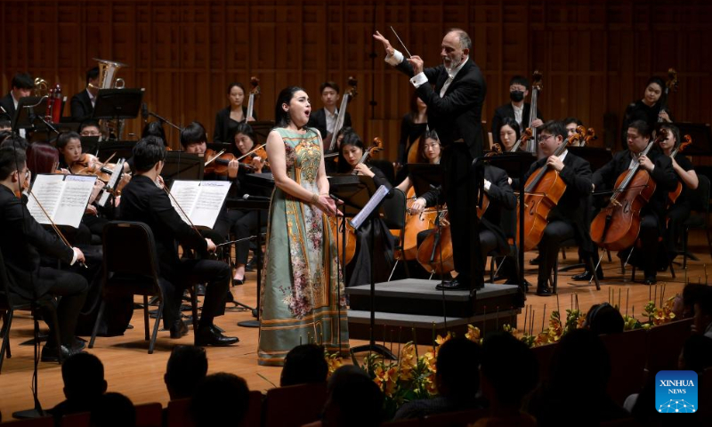 Italian singer Monica Zanettin performs during a New Year concert in Xi'an, northwest China's Shaanxi Province, Dec. 30, 2023. (Xinhua/Liu Xiao)