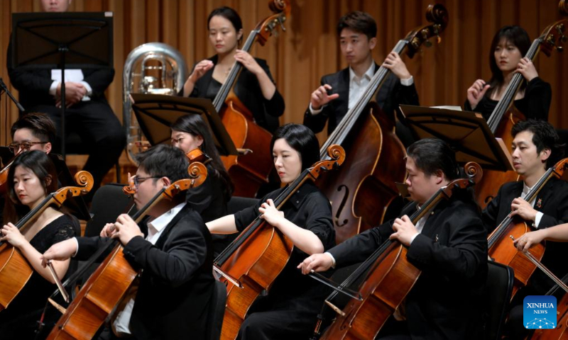 Artists perform during a New Year concert in Xi'an, northwest China's Shaanxi Province, Dec. 30, 2023. (Xinhua/Liu Xiao)