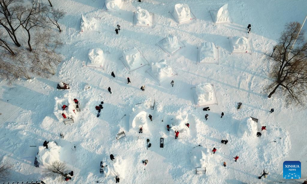 This aerial photo taken on Dec 28, 2023 shows contestants creating snow sculptures at the 30th National Snow Sculpture Contest in Harbin, northeast China's Heilongjiang Province. Photo:Xinhua