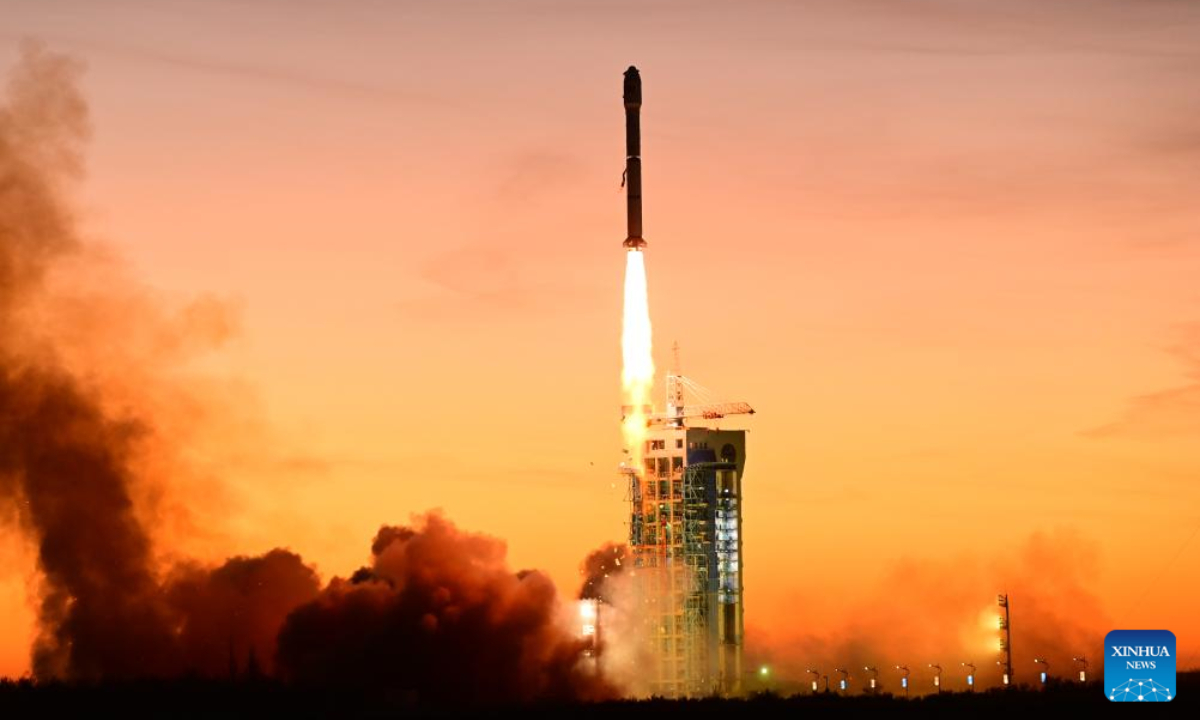 A Long March-2C carrier rocket carrying a test satellite for satellite internet technologies blasts off from the Jiuquan Satellite Launch Center in northwest China on Dec 30, 2023. The satellite was launched at 8:13 am (Beijing Time), and successfully entered its preset orbit. Photo:Xinhua