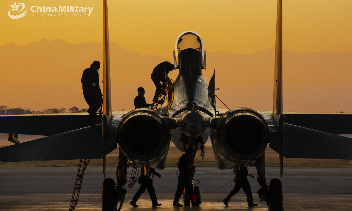 Ground crew assigned to an aviation brigade with the air force under the PLA Eastern Theater Command inspects a fighter jet during a flight training exercise. The training was conducted in early December to enhance the pilots' flight skills. Photo:China Military